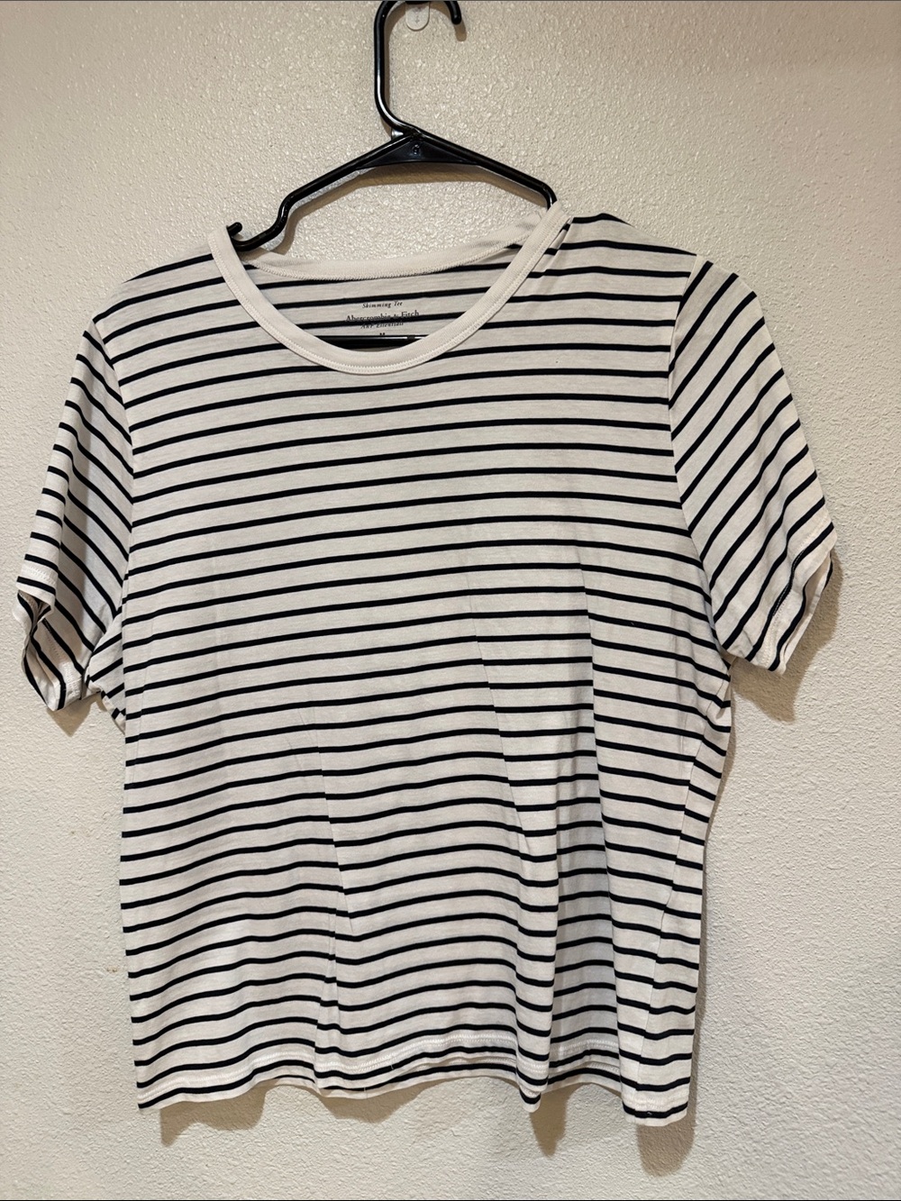 A&F skimming tee
